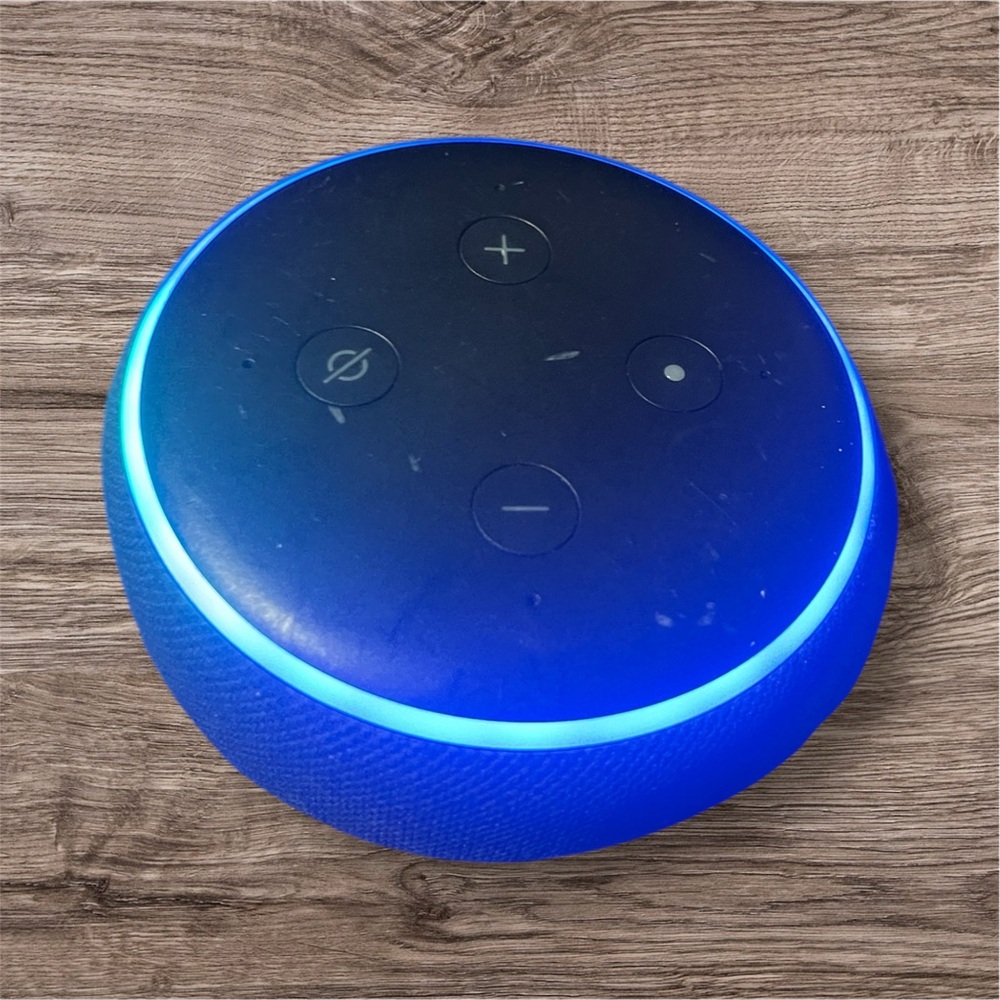 Smart Speaker with Blue LED Ring/ amazon alexa